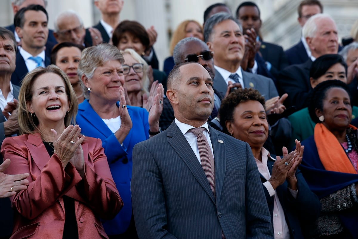 House Democrats Helping Republicans Play Themselves