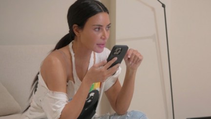 Kim Kardashian talks on the phone to her sister