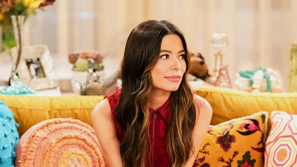 Miranda Cosgrove as Carly Shay in iCarly