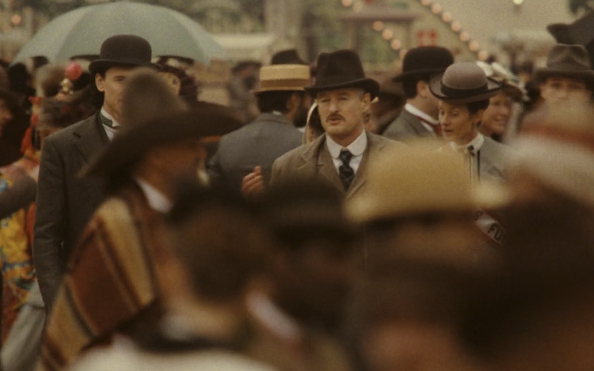 Loki and Mobius talking through Chicago at the World's Fair