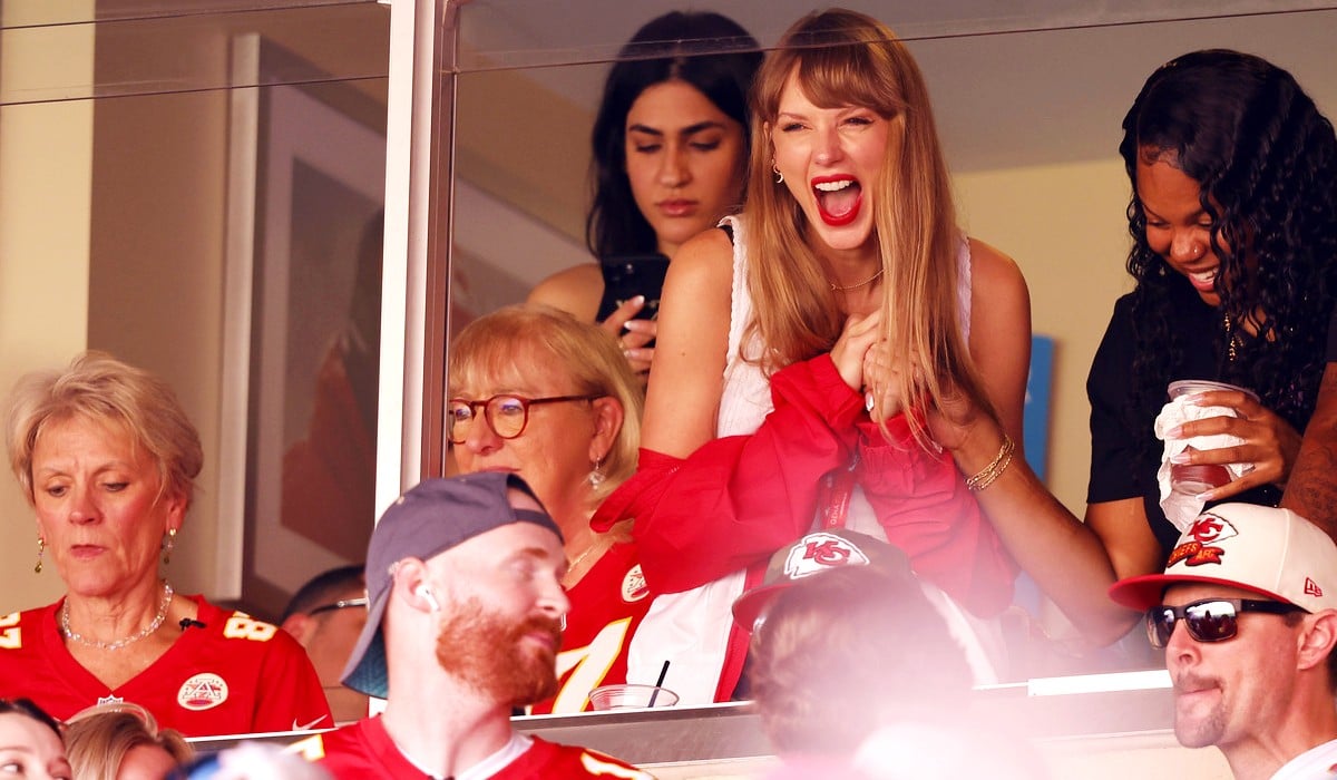 Taylor Swift being a fan at Kansas City Chiefs game
