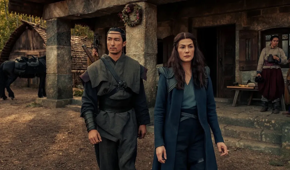Moiraine Sedai and Lan Mandragoran as they appeared in the first episode of Prime Video's The Wheel of Time