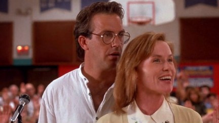 Kevin Costner and Amy Madigan as Ray and Annie in Field of Dreams
