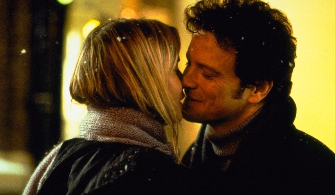 Renée Zellweger as Bridget Jones and Colin Firth as Mark Darcy in 'Bridget Jones's Diary' kissing in the snow.