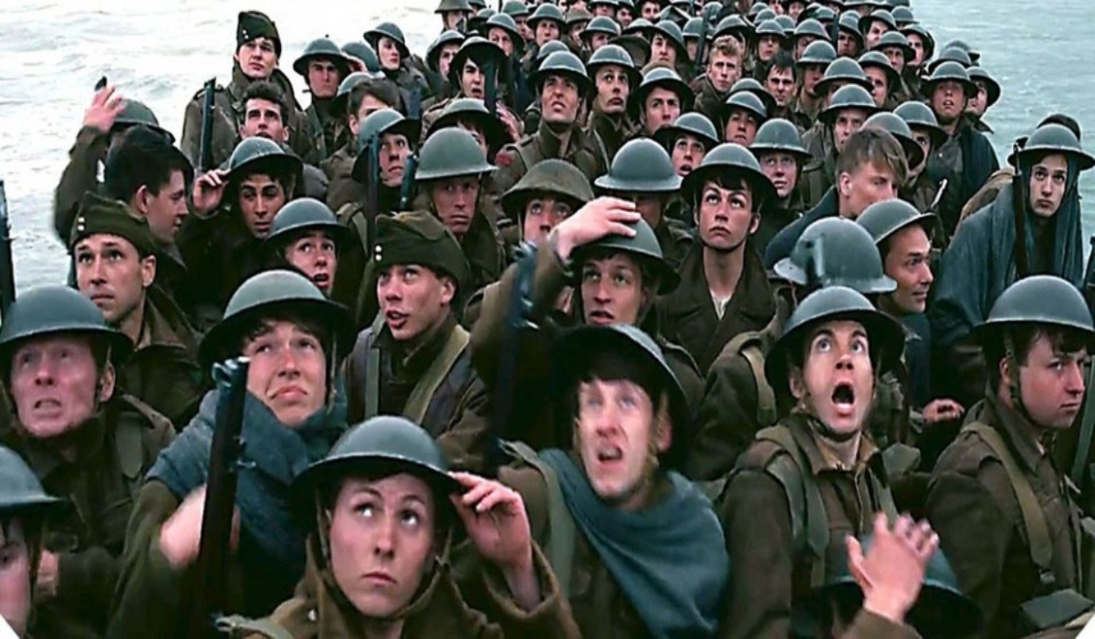 A large group of soldiers in 'Dunkirk'