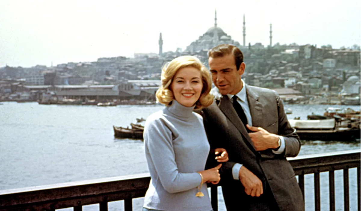 Daniela Bianchi and Sean Connery in From Russia With Love