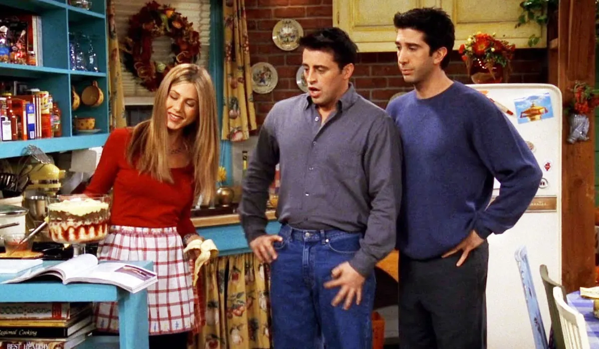 Rachel, Joey, and Ross in Friends' season 6 Thanksgiving episode. 