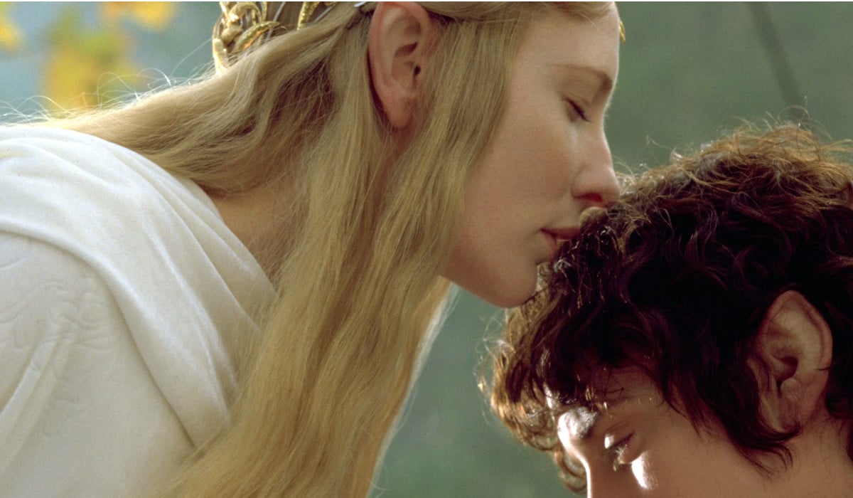 Galadriel kisses Frodo on the forehead in The Lord of the Rings: The Fellowship of the Ring after gifting him a Phial with the light of Eärendil.