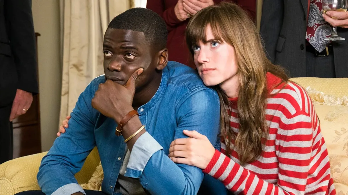 Allison Williams cozies up to Daniel Kaluuya in 'Get Out'