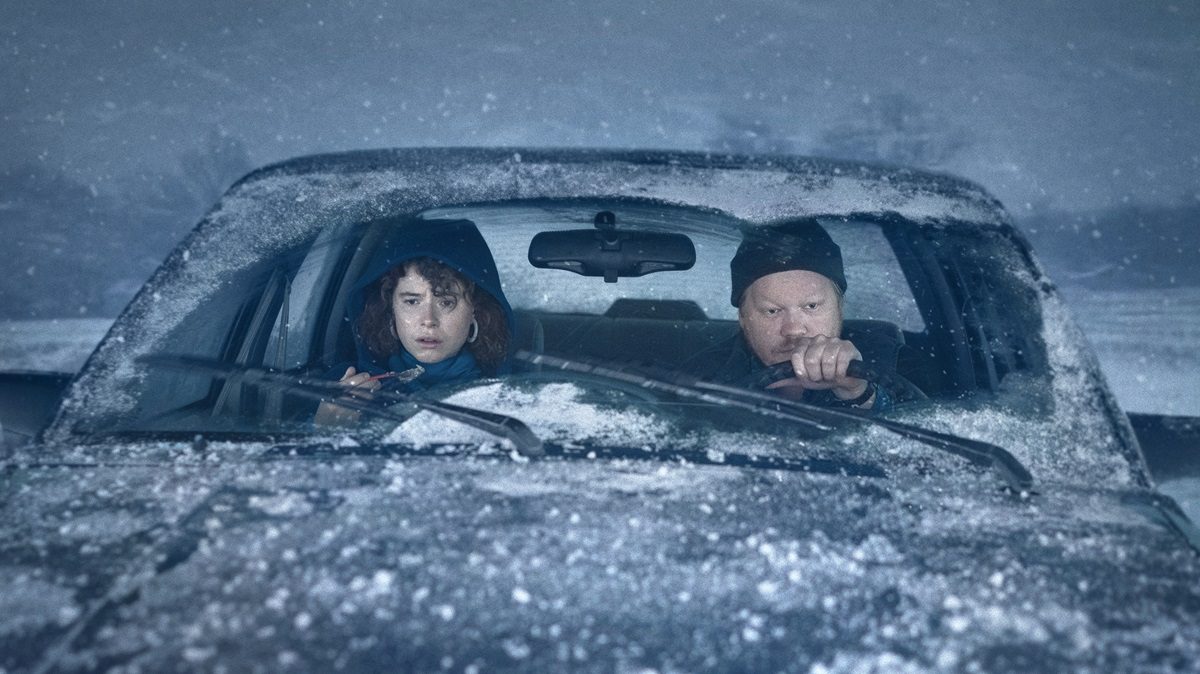 Lucy (Jessie Buckley) and Jake (Jesse Plemons) sit in a frosty car together