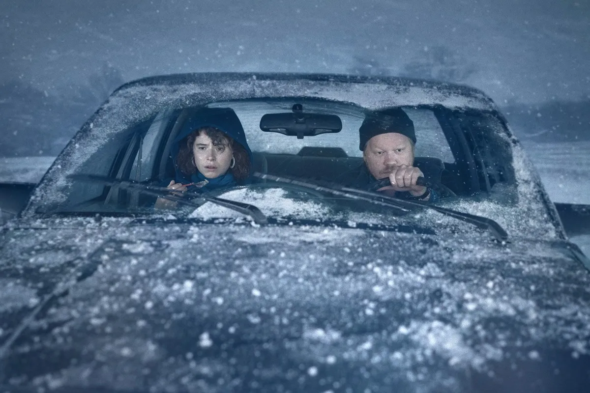 Lucy (Jessie Buckley) and Jake (Jesse Plemons) sit in a frosty car together