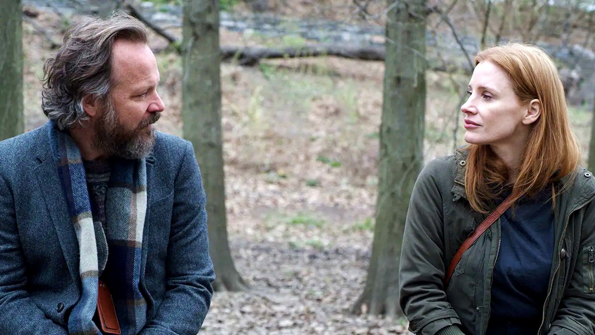Jessica Chastain as Sylvia and Peter Sarsgaard as Saul in Memory