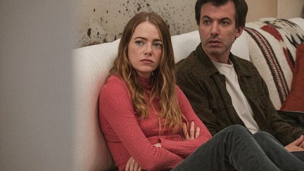 L-R: Emma Stone as Whitney and Nathan Fielder as Asher in The Curse, episode 3, season 1, streaming on Paramount+ with SHOWTIME, 2023. Photo Credit: Richard Foreman Jr./A24/Paramount+ with SHOWTIME.
