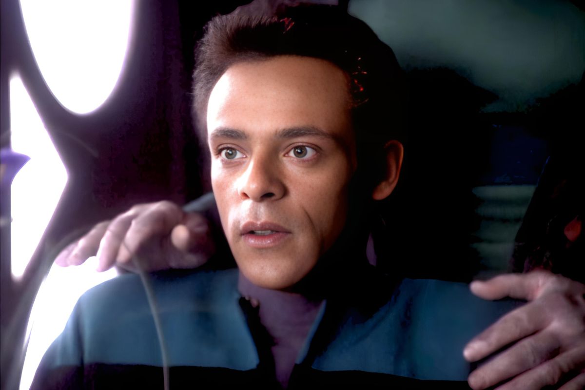 Alexander Siddig as Julian Bashir looks surprised to have Garak's hands on his shoulders on 'Star Trek: Deep Space Nine'
