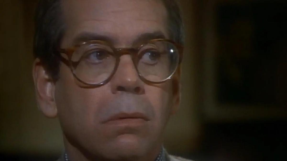 A man in glasses looks concerned in close-up in the Twilight Zone episode Profile in Silver