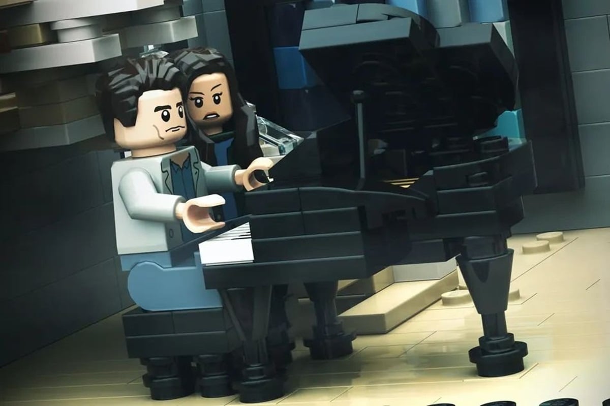 LEGO Twilight set features Edward and Bella at the piano