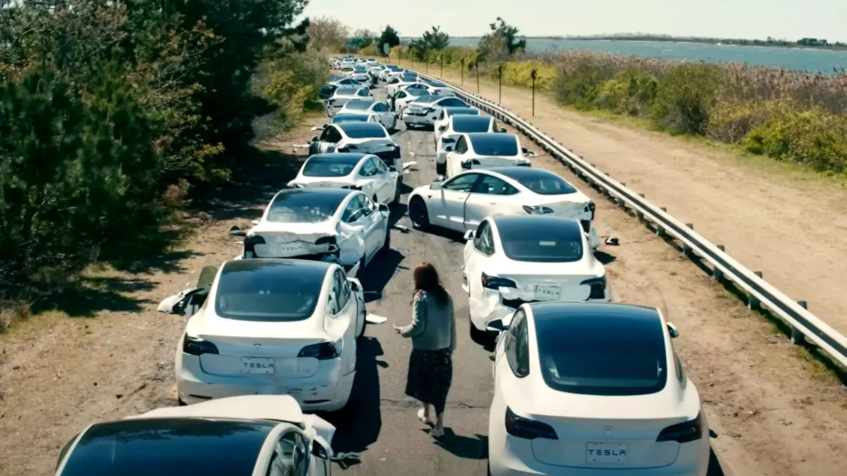 Tesla scene in Leave the World Behind