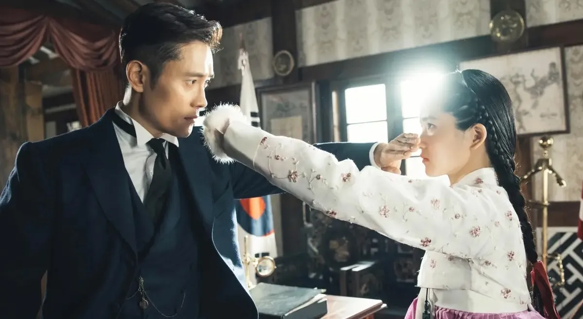 The two leads of Mr Sunshine recognise each other in one of the show's most famous scenes