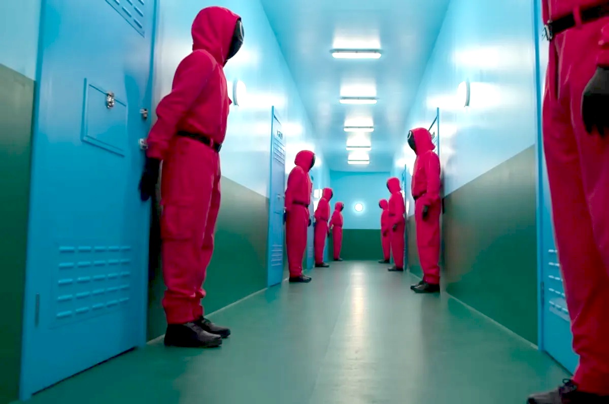 Guards in the hallway in Squid Game: The Challenge.