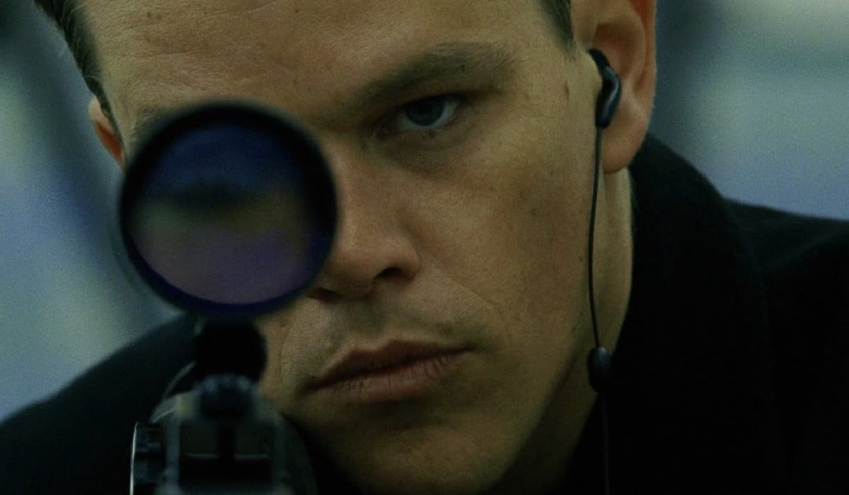 Matt Damon as Jason Bourne looking through a rifle's scope in The Bourne Supremacy 
