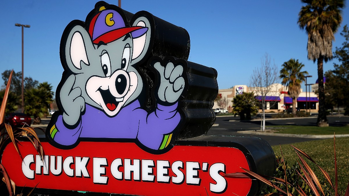 Chuck E Cheese sign with the logo and mascot