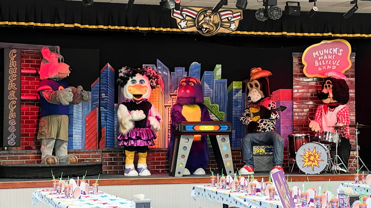 Chuck E. Cheese animatronics on stage for birthday party