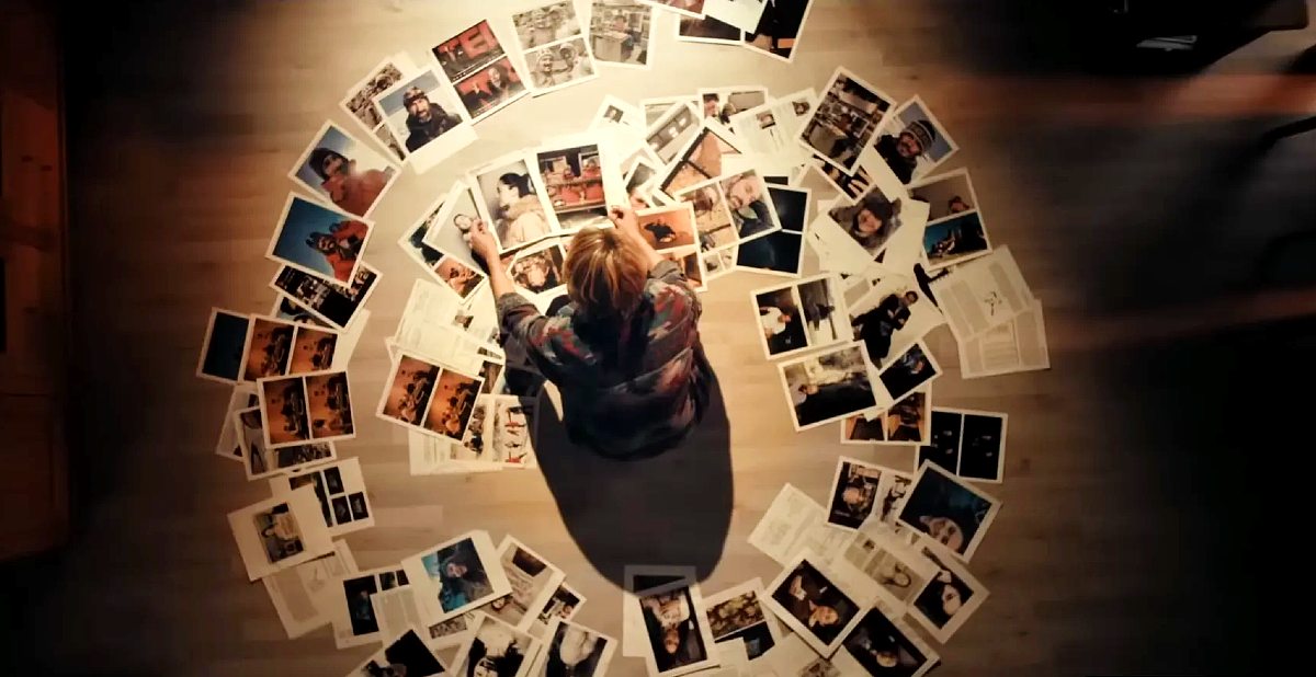 Detective Liz Danvers looks through evidence photos in a spiral in 'True Detective Night Country.'