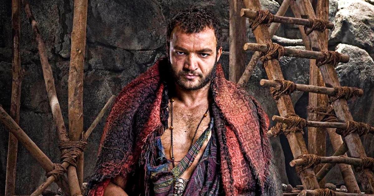 Ashur (Nick Tarabay) wearing his signature clock in 'Spartacus.'
