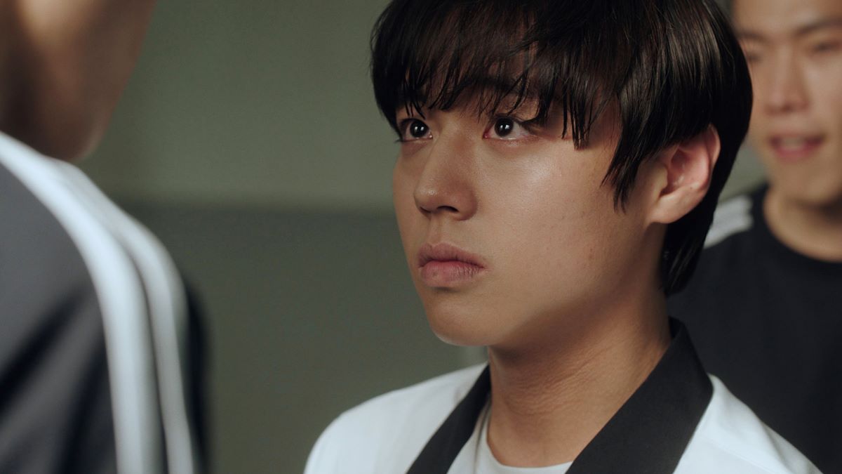 Yeon Si-eun warning his bully from Weak Hero Class 1.