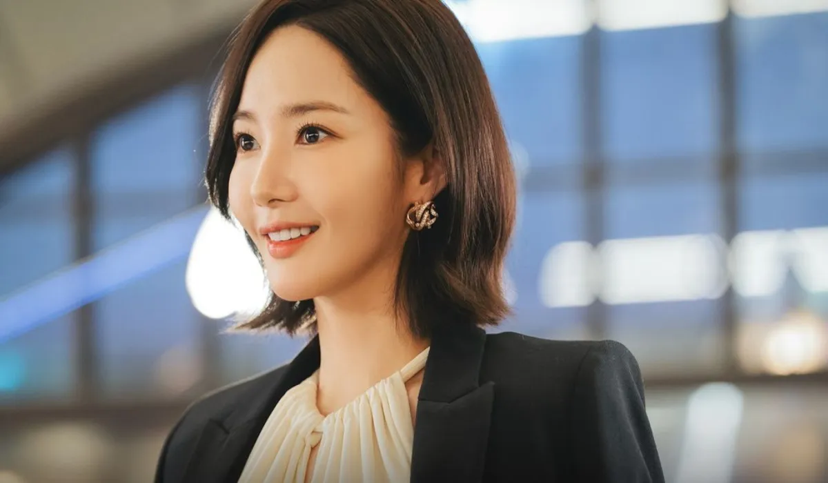 Park Min-young as Kang Jiwon from Marry My Husband after her makeover