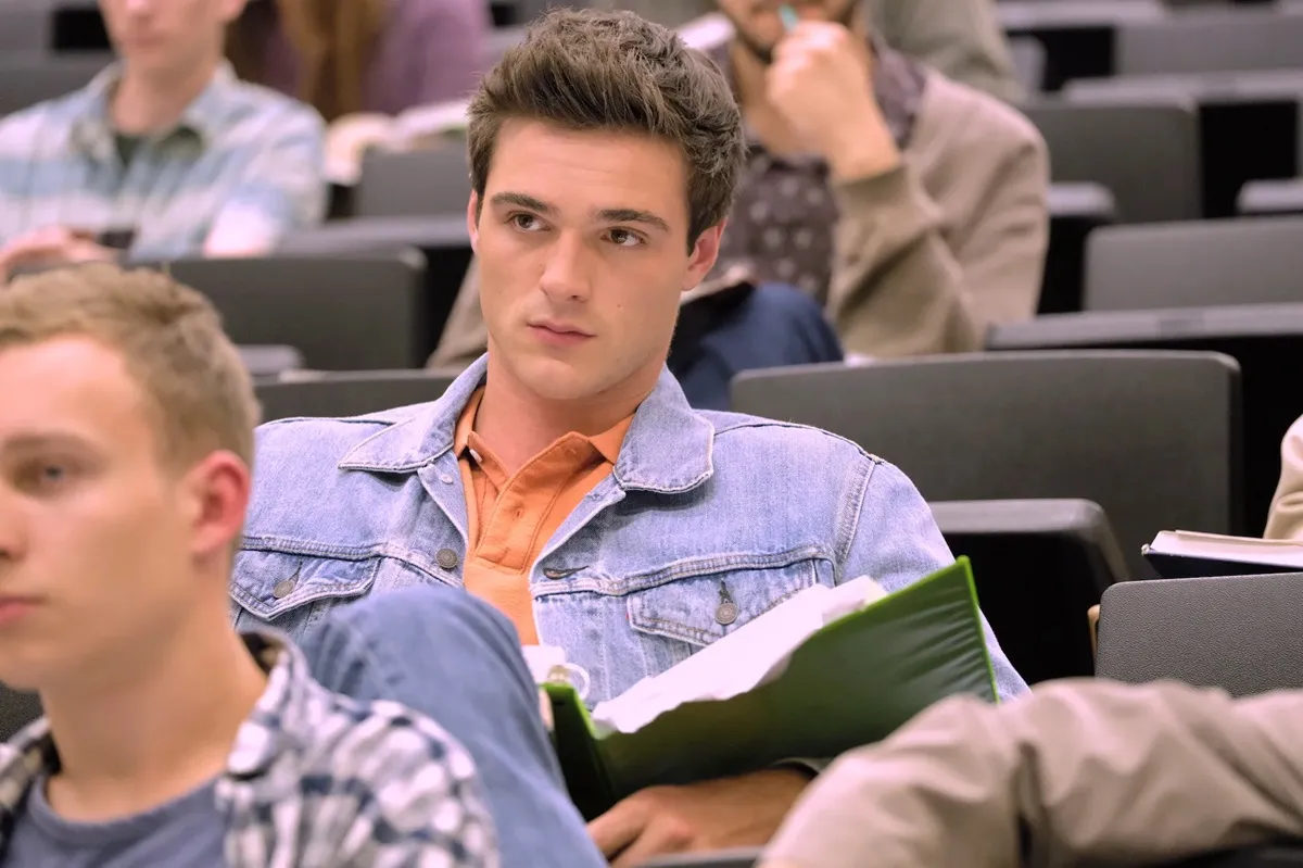 Jacob Elordi as a student in 2 Hearts
