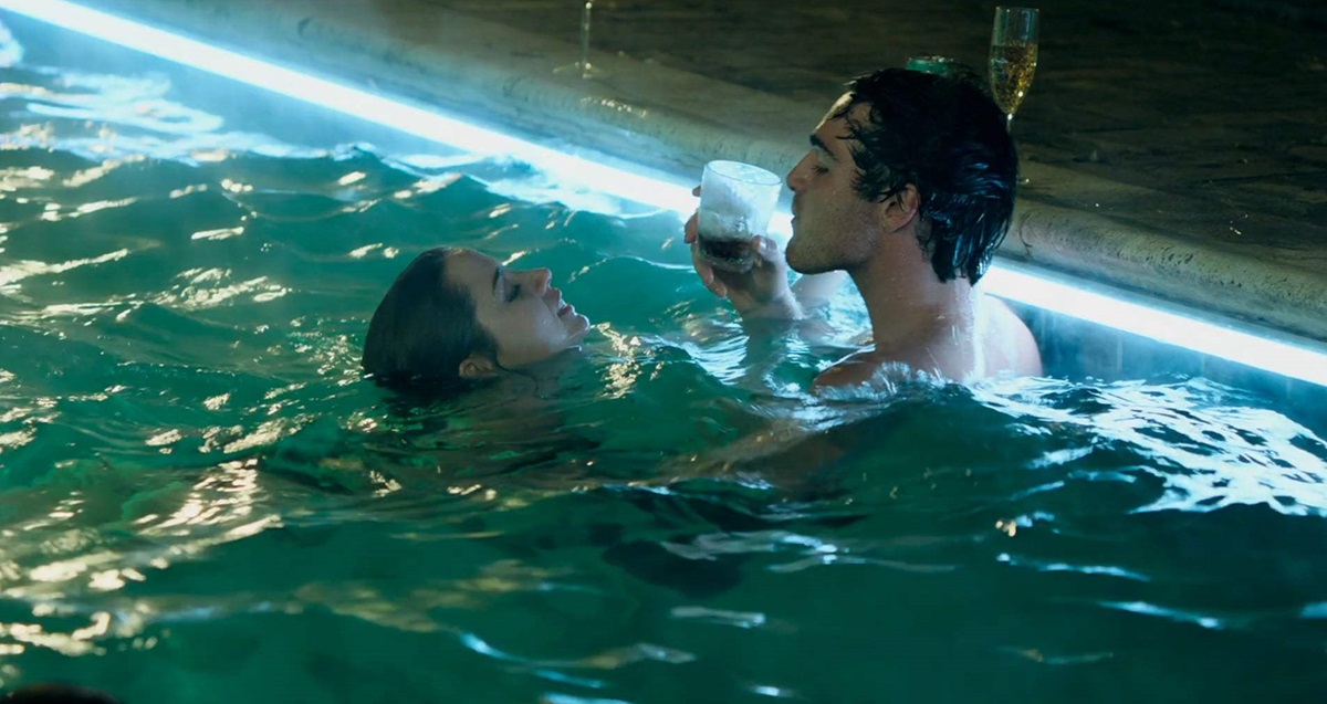 Jacob Elordi drinks beer in the pool with Ana de Armas in deep water