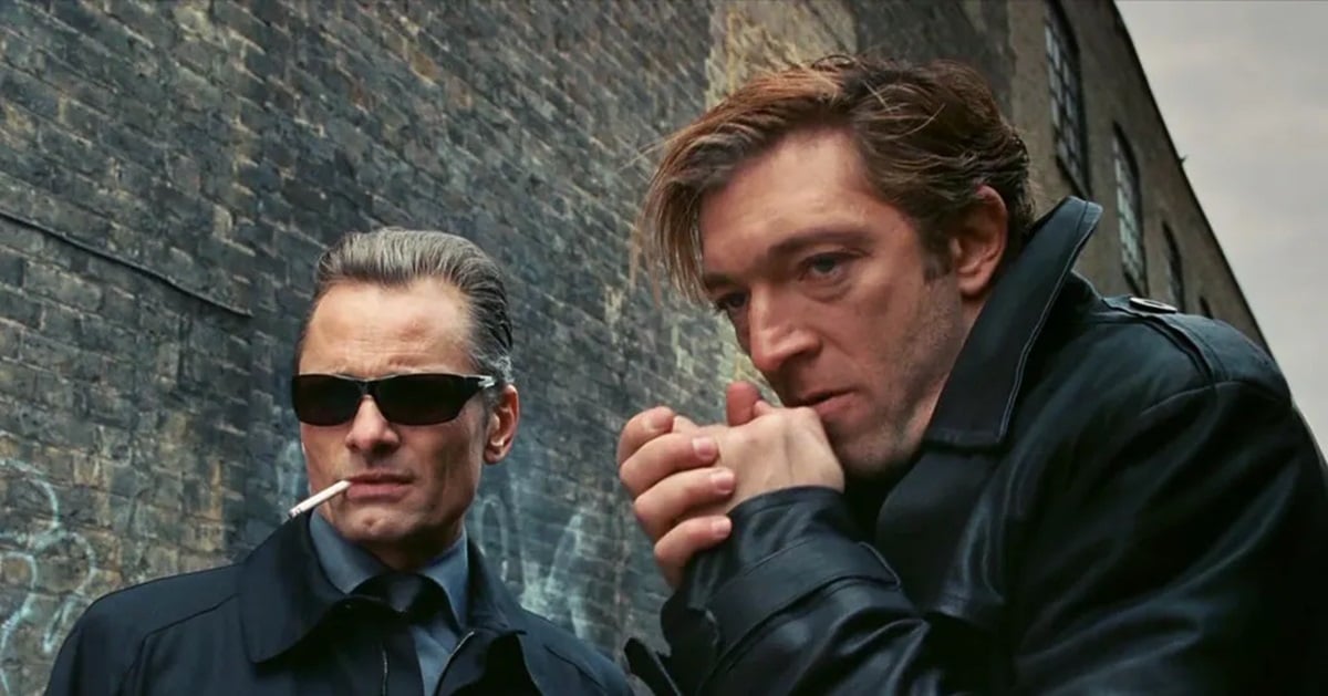 Viggo Mortensen and wears sunglasses next to Vincent Cassel in Eastern Promises