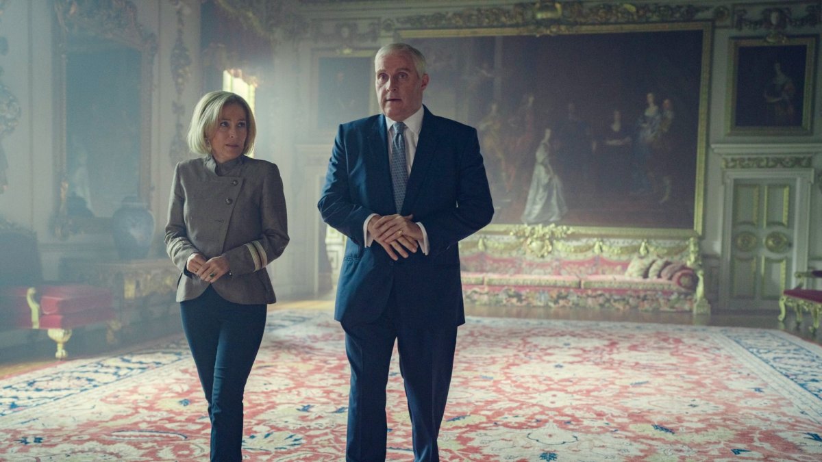 Gillian Anderson and Rufus Sewell in Scoop