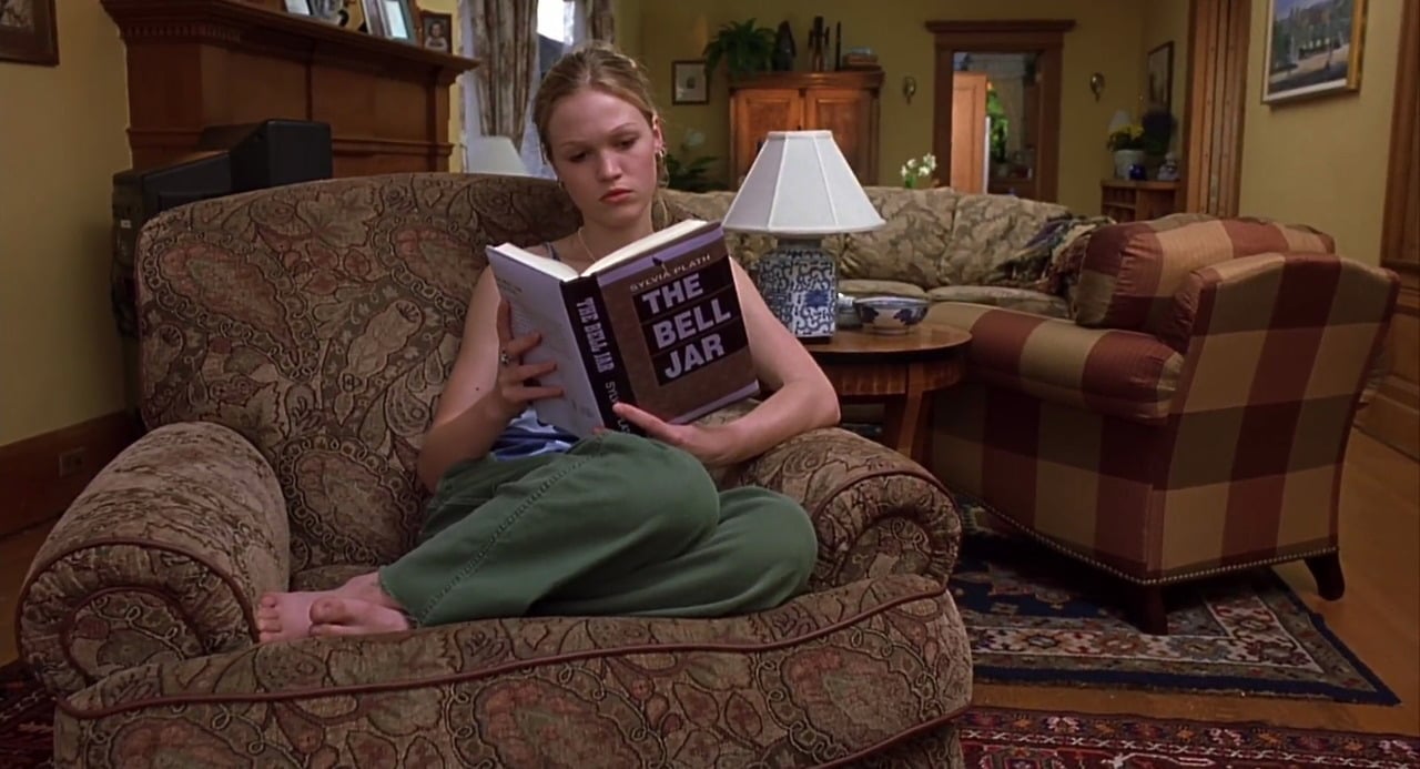 Julia Stiles reads 'The Bell Jar' in '10 Things I Hate About You'.