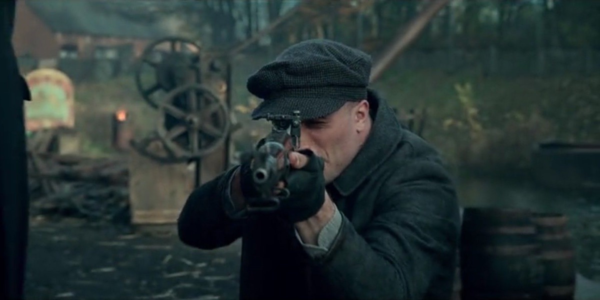 Barney Thompson aims a rifle in "Peaky Blinders" 