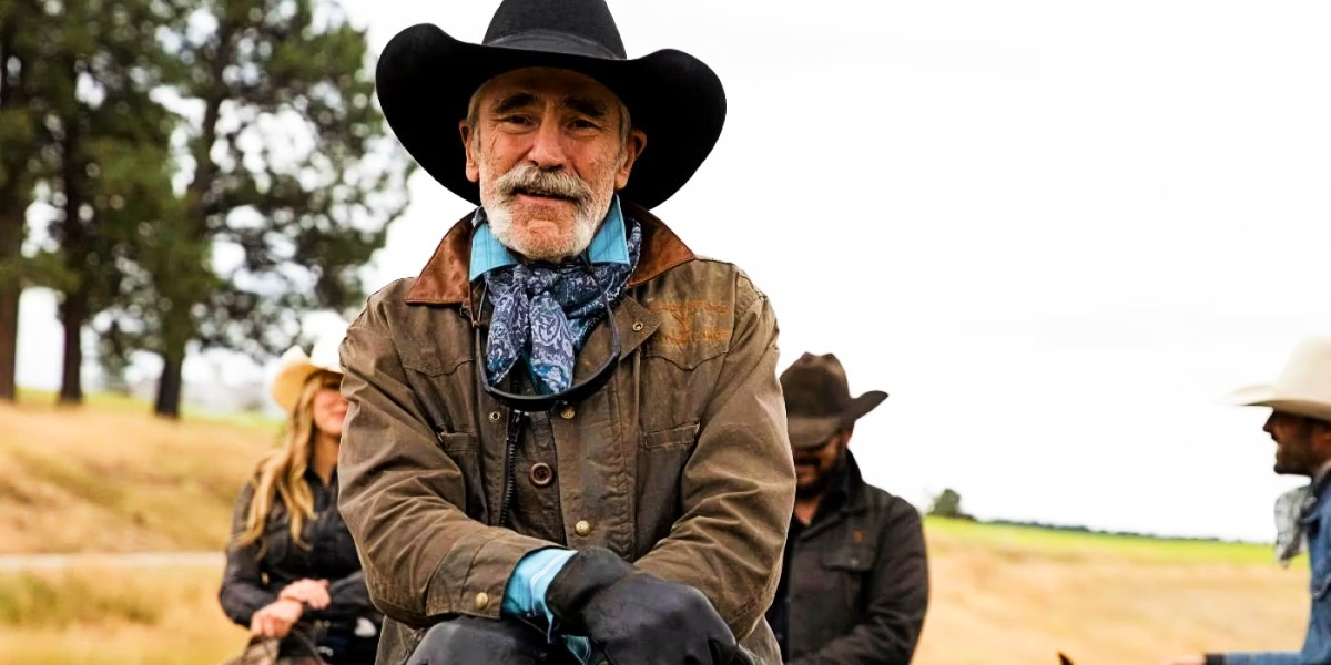 Forrie J. Smith as Lloyd Pierce riding a horse in Yellowstone