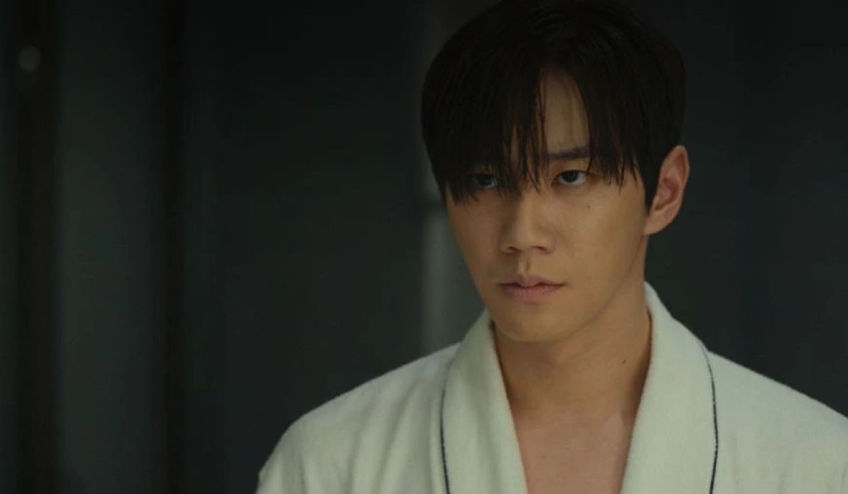 Kang Inha raging over Hyewon and Tae-oh in Episode 8 of The Impossible Heir