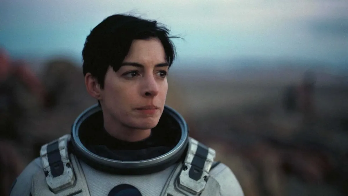 anne hathaway almost crying in interstellar