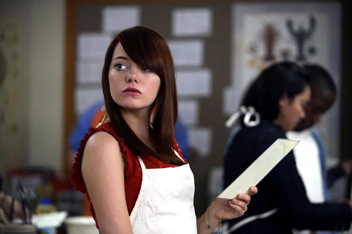 Emma Stone holding a piece of paper in Superbad