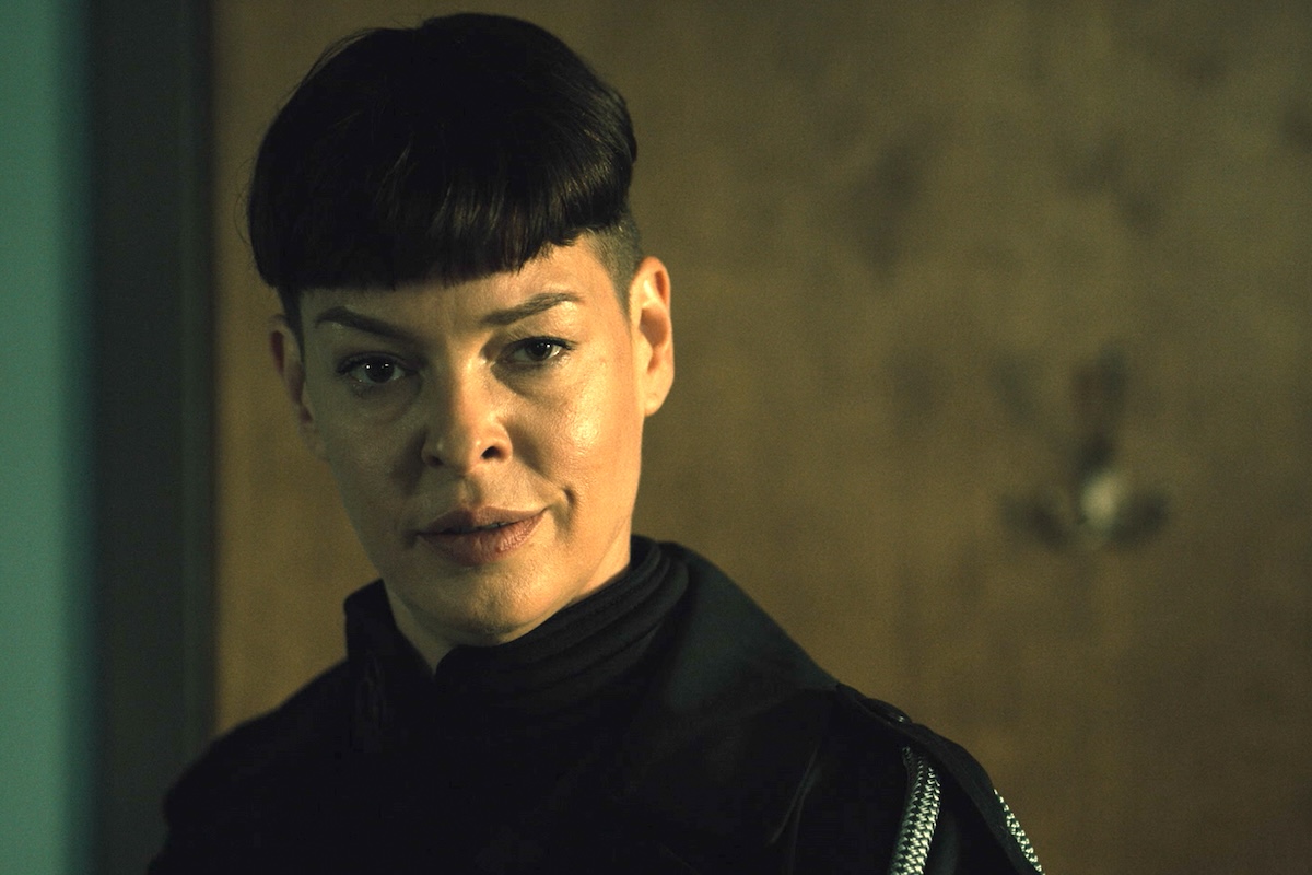 Jadis smirking at rick with her bowl cut in the ones who live