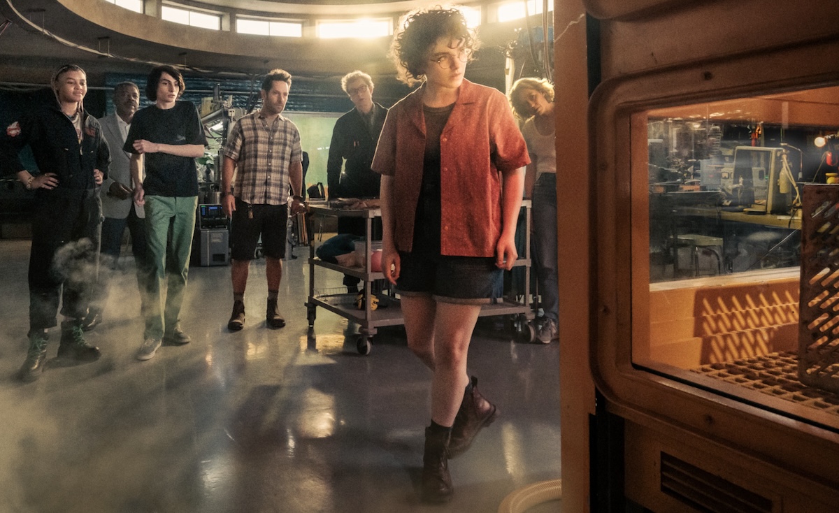 Everyone in a room looking at a box in ghostbusters frozen empire