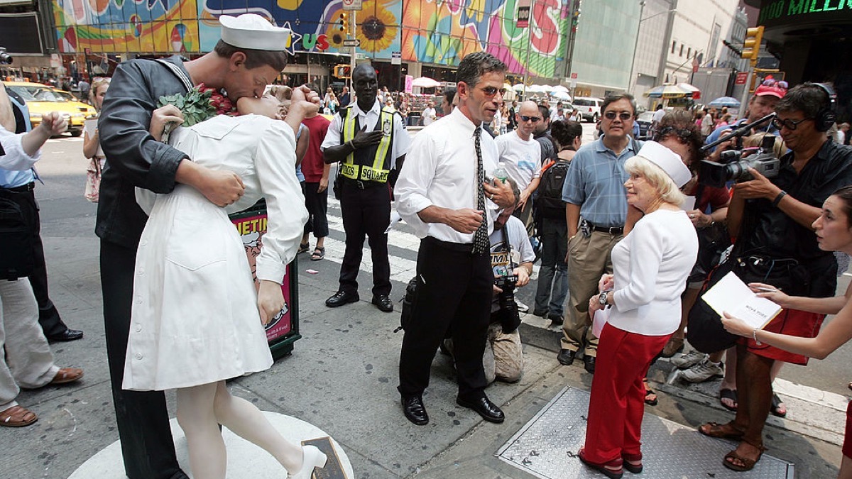 VJ Day Kiss Controversy Explained