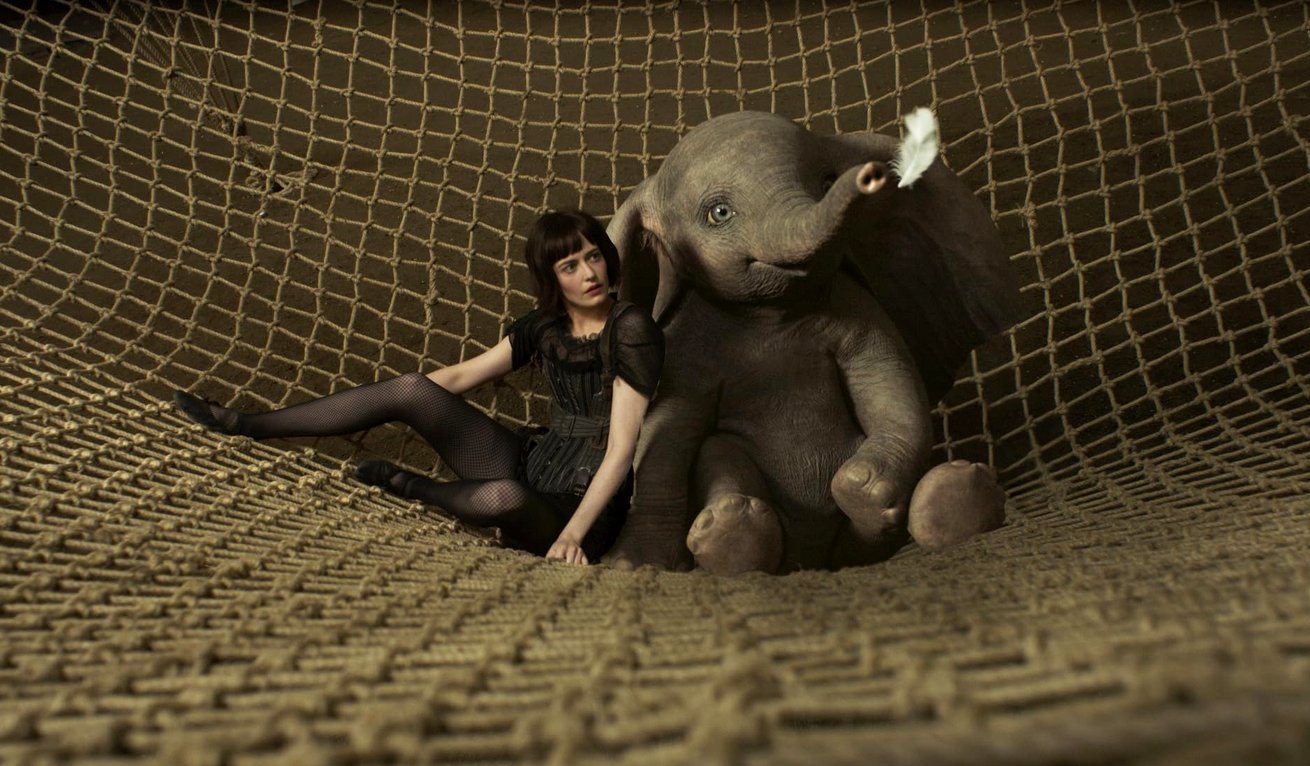 Eva Green as Colette, and Dumbo the elephant in Dumbo (2019)