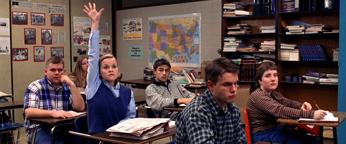 Reese Witherspoon raises her hand in class in Election