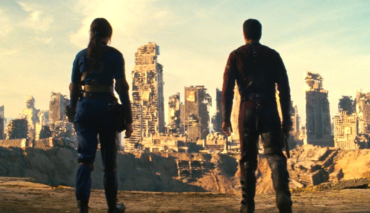 Lucy (Ella Purnell) and Maximus (Aaron Moten) looking out at ruins in Fallout (2024)