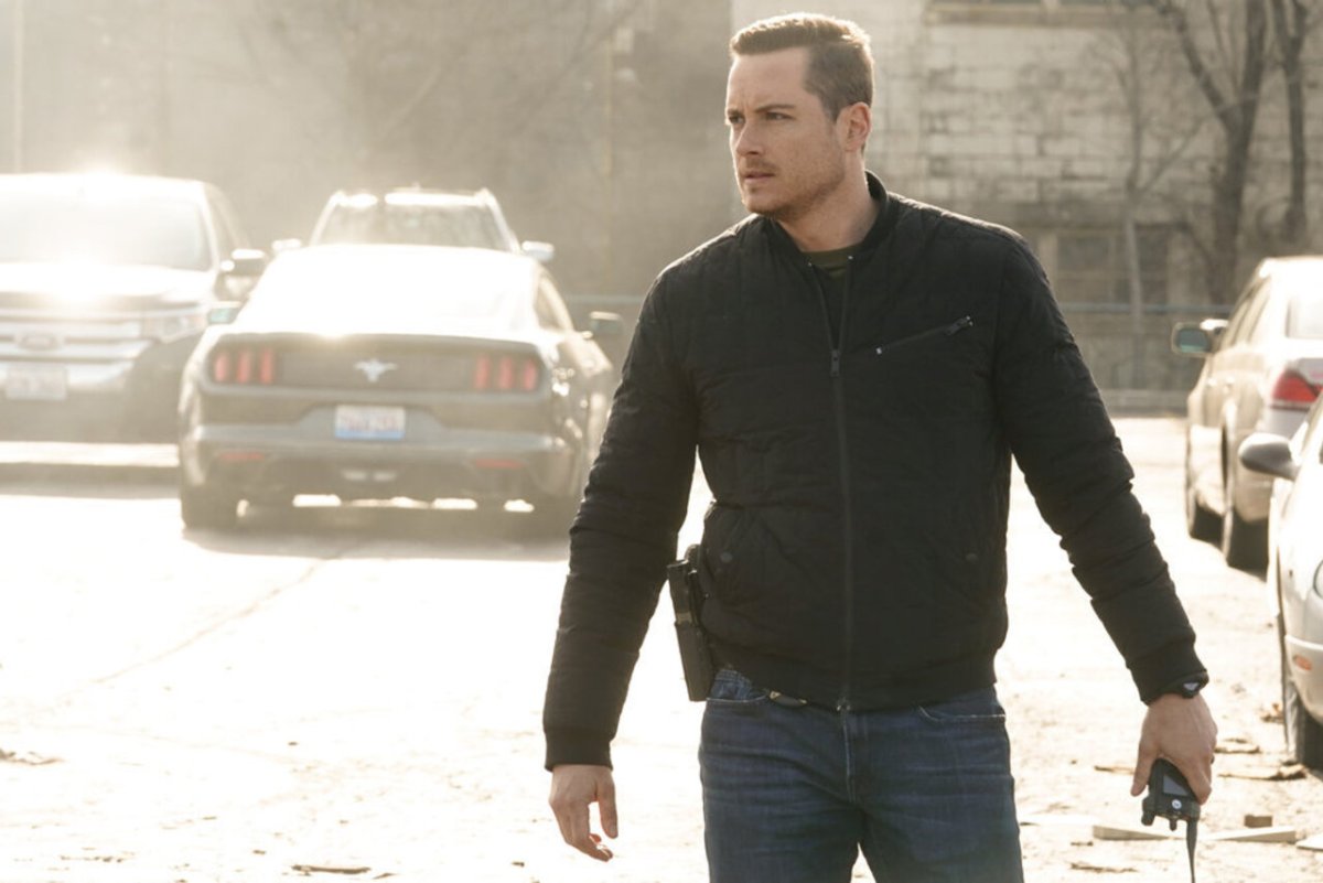 Jesse Lee Soffer as Jay Halstead