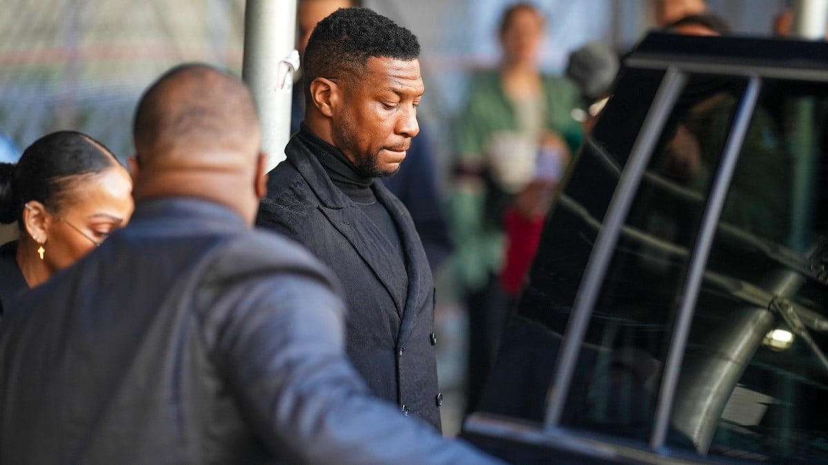 Jonathan Majors leaves the Manhattan Criminal Court after his sentencing in domestic abuse case