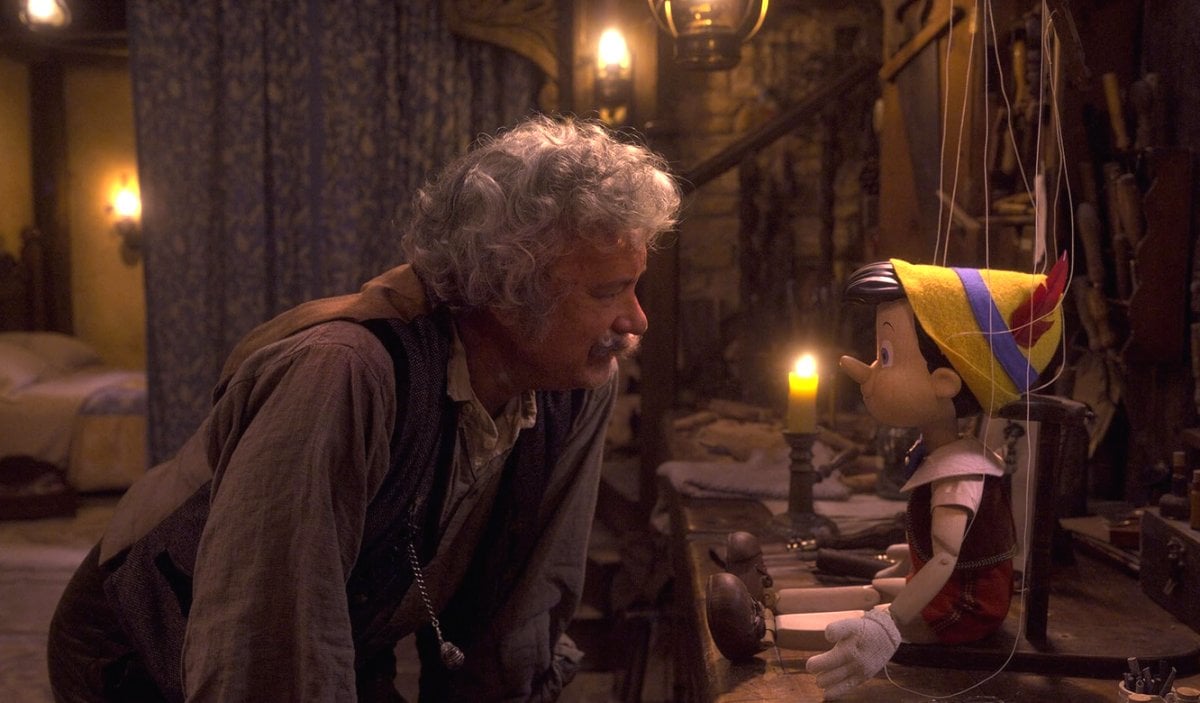 Geppetto (Tom Hanks) and the puppet Pinocchio in Pinocchio (2022)