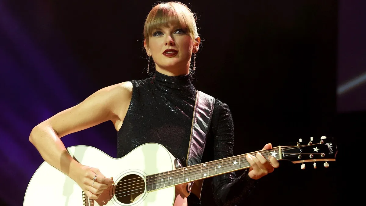 Taylor Swift performing at the NSAI 2022 Nashville Songwriter Awards
